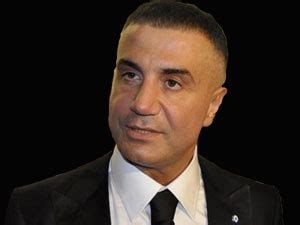Çete reisi sedat peker, 15 yaşında bir çocuğa yönelik cinsel istismarda bulunduğu iddia edilen yakın arkadaşı oğuz bulut'a ilişkin yapılan bir haber üzerine iddiaya göre ahmet hakan'a cevap hakkımı kullanmak istiyorum diye mesaj attı. Sedat Peker'den Ahmet Hakan Açıklaması