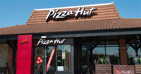 Find closest pizza hut store. Pizza Hut is closing hundreds of its dine-in restaurants