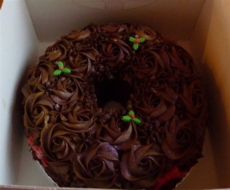 Chocolate Wreath Cake Decorated Cake By Sharon Todd Cakesdecor