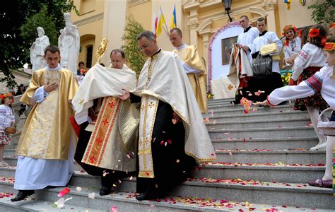 Feast of corpus christi, festival of the roman catholic church in honor of the real presence of the body of jesus christ in the eucharist. 10+ Corpus Christi Day Celebration Pictures