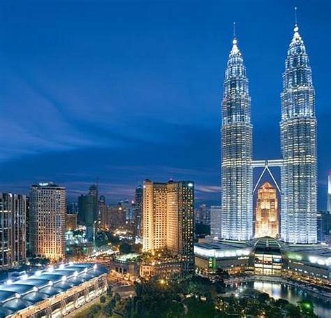 This colonial era government building is still one of kuala lumpur's most iconic landmarks. World Travel Places: Beautiful Places in Malaysia 2011