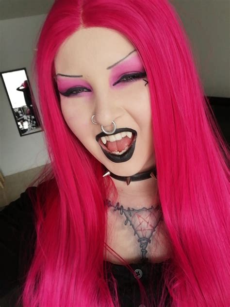 Real Life Vampire With Permanent Fangs Claims She Can Smell Blood And