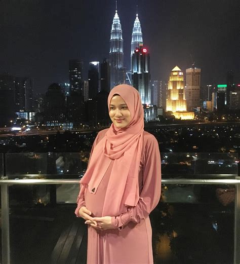 Hanis Zalikha Selamat Melahirkan Bayi Lelaki  Yusuf Iskandar