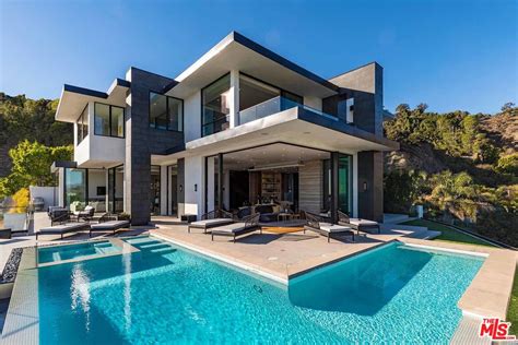 10000 Square Foot Contemporary Style Hilltop Mansion In Los Angeles