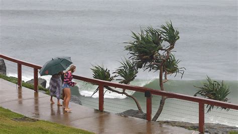 Cyclone Marcia Wild Weather Lashes Queensland Coast Photos The Border Mail Wodonga Vic