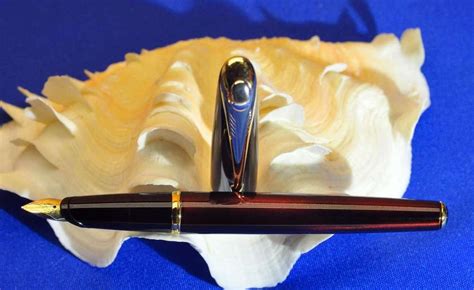 Parker Ellipse Fountain Pen In Burgundy Red 750 Gold Nib Kusera