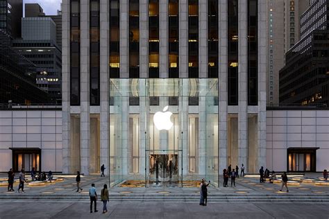 Apple unveils its renovated Fifth Avenue flagship store - Curbed NY