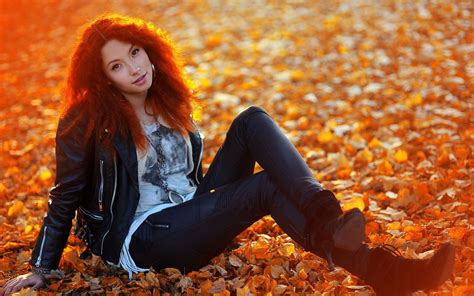 Women Redhead Looking Away Women Outdoors Forest Wallpaper Coolwallpapersme
