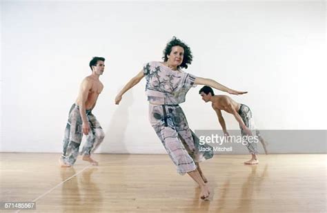 Trisha Brown Dance Company Photos And Premium High Res Pictures Getty