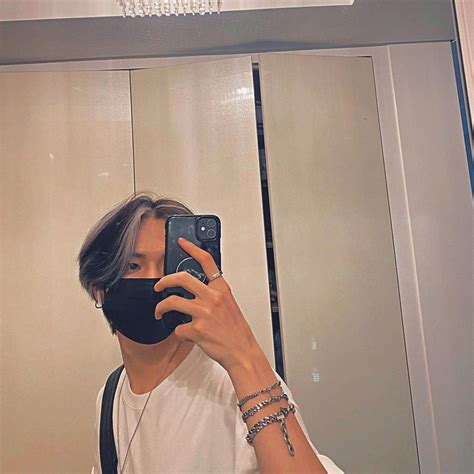 junhyuk ˖ ⑅♡ mens hairstyles mirror selfie hair
