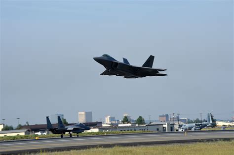 Us Air Force F 22 Raptor Of The 1st Fighter Wing Langley Air Force