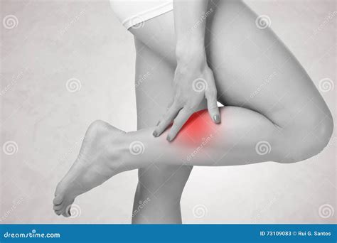 Dolor en la pierna imagen de archivo Imagen de médico 73109083
