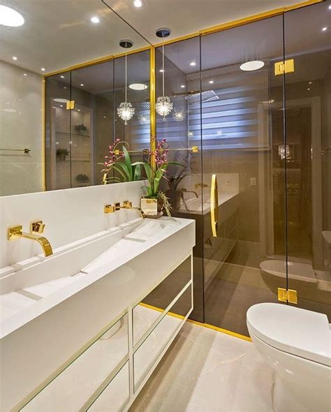 Banheiro Luxuoso Em Branco E Dourado Autoria Do Projeto Iara Kilaris
