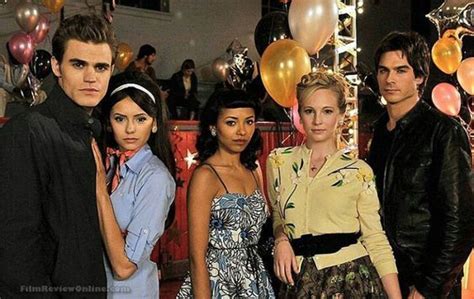 The Vampire Cast Is Posing In Front Of Balloons