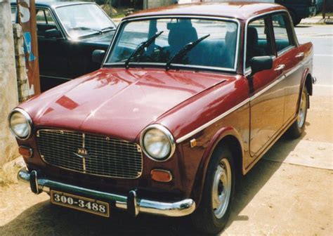 The entire wiki with photo and video galleries for each article. Coches con historia: Premier Padmini