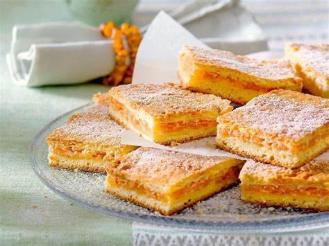 Aus leckerem streuselteig und saftigen äpfeln ist dieser köstliche kuchen schnell und einfach zubereitet. Gedeckter apfelkuchen mit streuseln | Apfelkuchen Rezept ...