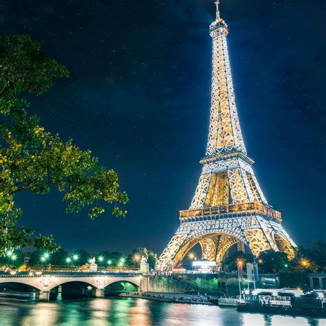 Eiffel Tower Wallpaper 4k Night Time Glowing Lights Starry Sky