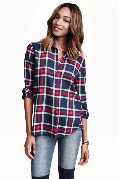 Intemporelle et pourtant si distinctive, cette chemise aux allures écossaises avec ses grands carreaux vous offrira tout le confort d'une chemise d'hiver. chemise femme coton flanelle,Plein Tarif Femme Chemise en ...