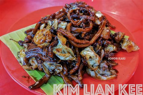 Stir fried on maximum fire with other ingredients including cabbage. Tried & Tasted 7 Best Hokkien Mee or Tai Lok Meen in KL ...