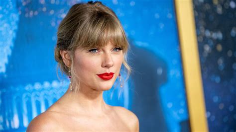 Hear Taylor Swifts Newly Recorded Version Of Love Story 13 Years