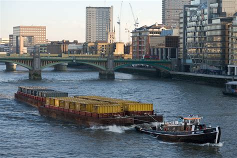 Filebarge On River Thames London Dec 2009 Wikipedia The Free