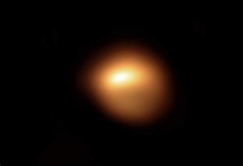 Vlt Sees Surface Of Dim Betelgeuse Space Earthsky