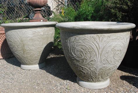 Sometimes a little change can bring a surprising difference to your garden. Large Round Concrete Planter Molds Diy Planters ...
