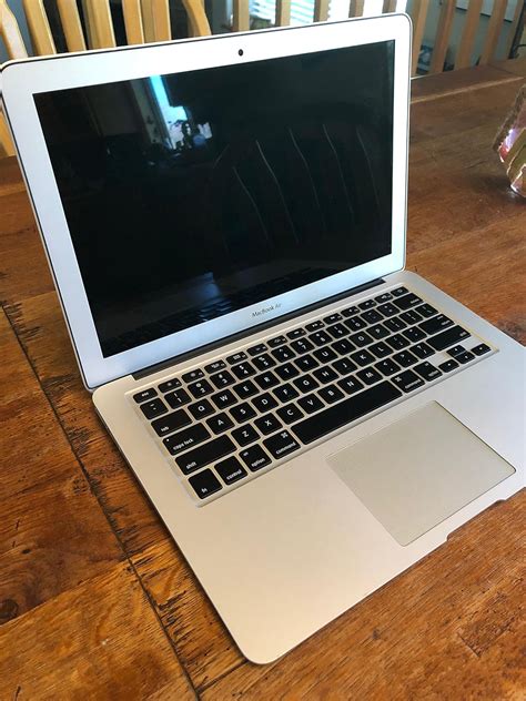 Apple Macbook Air 13 Inch Laptop 16ghz Core I54gb Ram