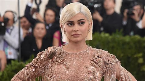 Kylie Jenner Opens Up About Her Lip Injections In Therapy Basically