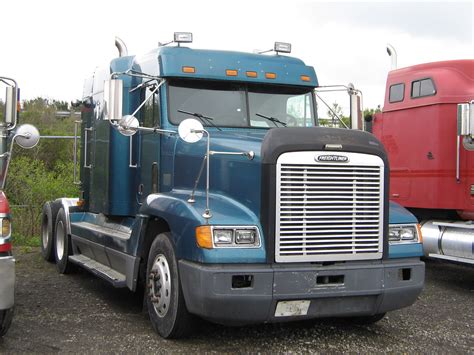 Freightliner Fld120 Photos Photogallery With 3 Pics