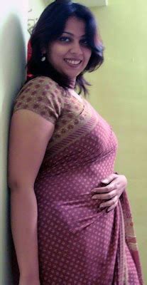 Tamil Hot Desi Beautiful Stunning Aunty From Delhi In Saree Photos