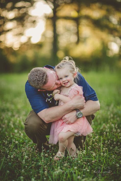 A Daddy Daughter Photo Session The Overwhelmed Mommy Daddy Daughter Pictures Daddy Daughter