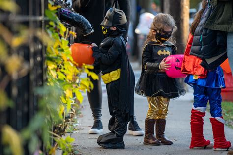 Halloween 2021 Cdc Director Says Trick Or Treating Possible With Some