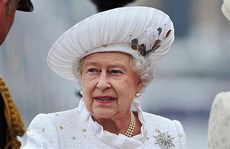 Isabel II cumple 63 años como reina de Inglaterra