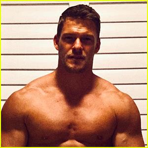 Alan Ritchson Shows Off Ripped Body Ahead Of Jack Reacher Filming