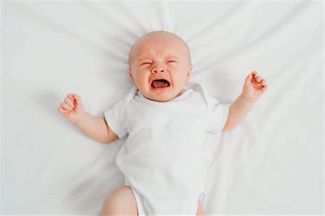 Colic In Babies Symptoms Causes And Treatment Dr Golly