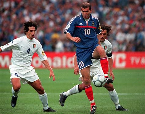 This is the overview which provides the most important informations on the competition euro 2000 in tournament info host: France 2 Italy 1 in 2000 in Rotterdam. Zinedine Zidane ...