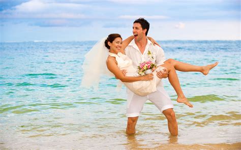 Attractive Love Couple Romantic Wedding On The Beach Photo Hd Wallpaper