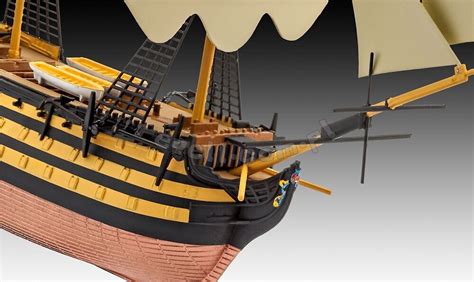 Il est principalement connu comme le vaisseau de l'amiral nelson lors de la bataille de trafalgar. H.M.S. Victory - Modele do sklejania - dla modelarzy 10 ...