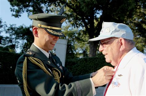 Japan Honors Us Veteran Who Trained Postwar Parachute Squad The