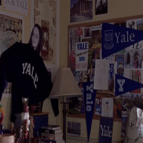 31 things that happened in gilmore girls that make no sense now that i m older