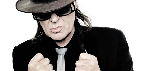 Find the latest tracks, albums, and images from udo lindenberg. Prominenz: Atlantic Hamburg: Udo Lindenberg ausgezogen?