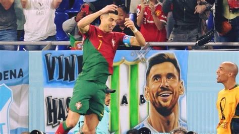 Cristiano Ronaldo Celebró Su Histórico Gol En El Mundial Ante Una Pancarta De Messi