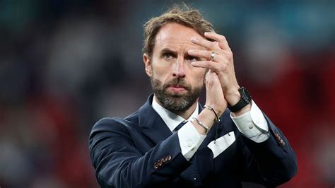 England Manager Southgate Signs New Contract To 2024 The Club Plus