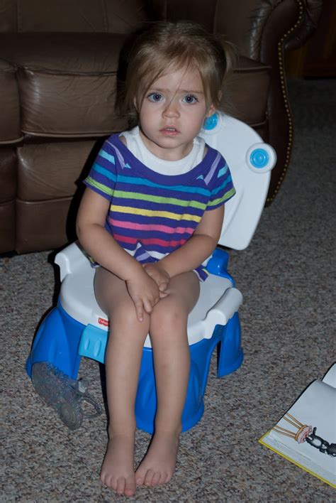 Coby Ash Mae Lu And Emme Coonradt Look Who Goes Potty