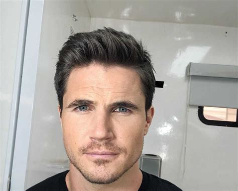 Robbie Amell Wiki, Bio, Age, Net Worth, and Other Facts - FactsFive