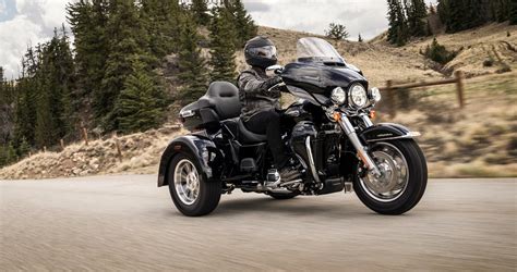 The engine featured a 10.0:1 compression ratio. 2019 Harley-Davidson TRI GLIDE ULTRA serving Pennsylvania ...
