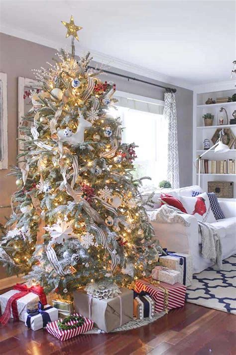 Rustic home decor can have a place in any space. 40+ Fabulous Rustic-Country Christmas Decorating Ideas