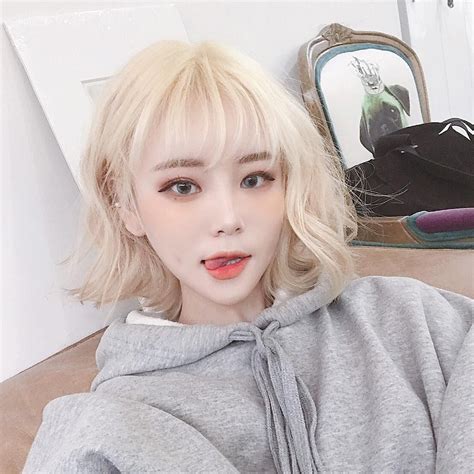 Dar On Instagram “메룡 😛” Blonde Hair Korean Korean Short Hair Short