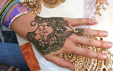 Latest mehndi designs for eid al adha simple step by step easy henna designs for beginners is important information accompanied by photo and hd pictures sourced. Bridal Mehndi Desings,Latest Mehndi Desings,Pakistani ...